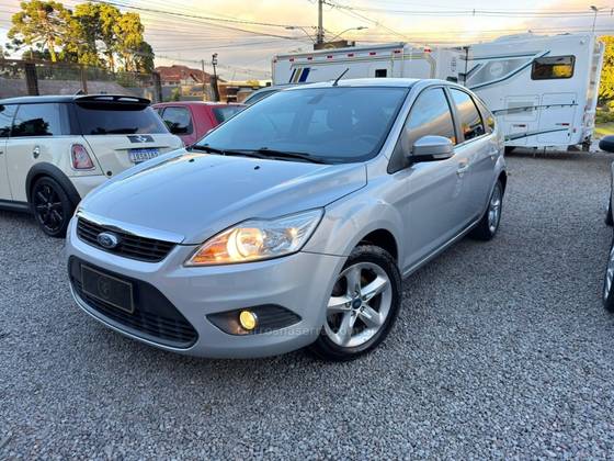 FORD FOCUS 2.0 GHIA SEDAN 16V FLEX 4P MANUAL